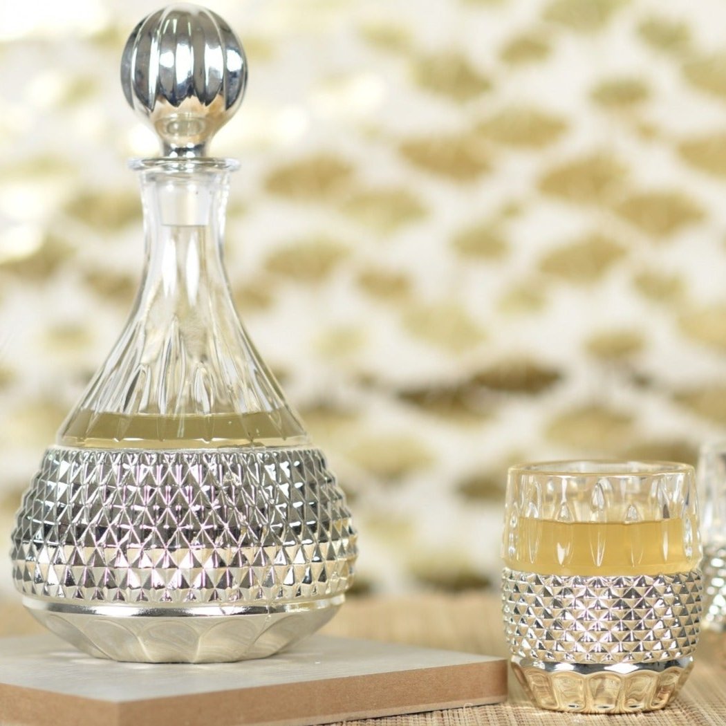 Decanter set with 6 glasses
