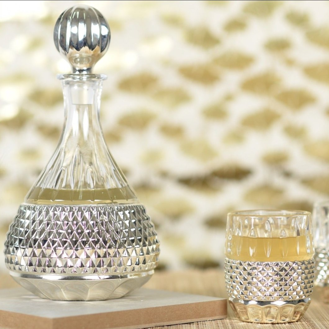 Decanter set with 2 glasses