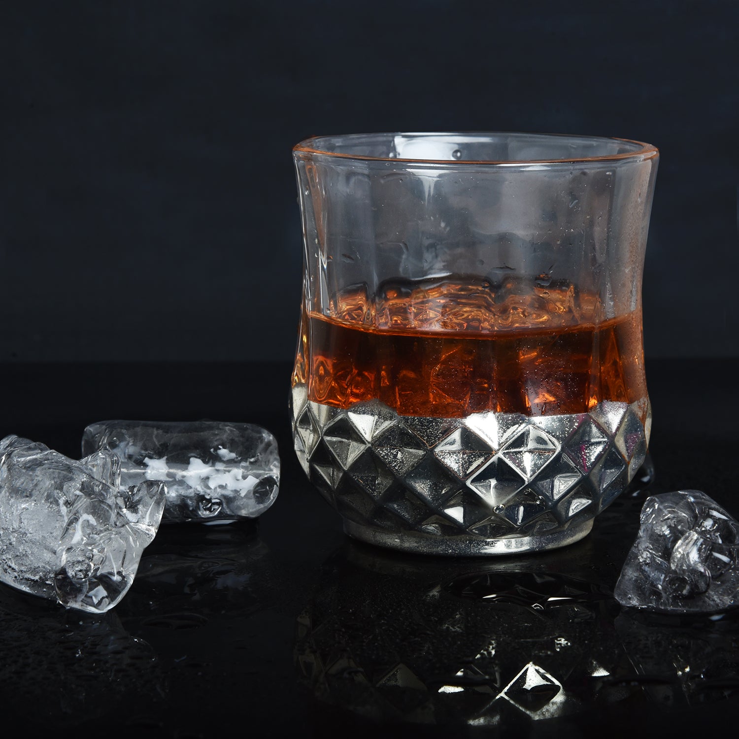 Ice bucket with 6 glasses