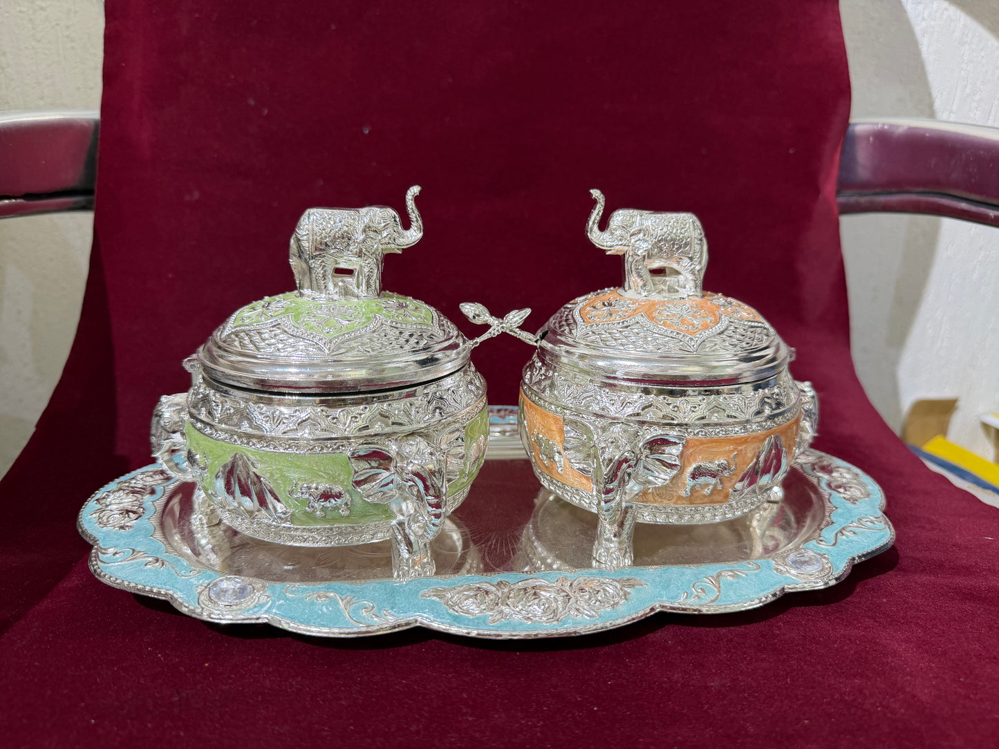 2 Round elephant boxes with Tray