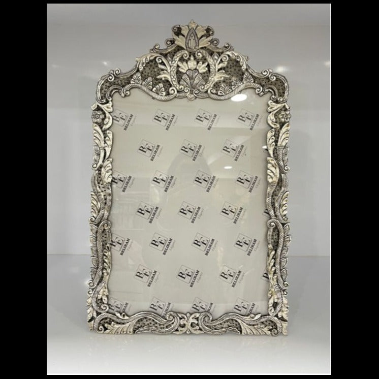 Photo frame in antique finish