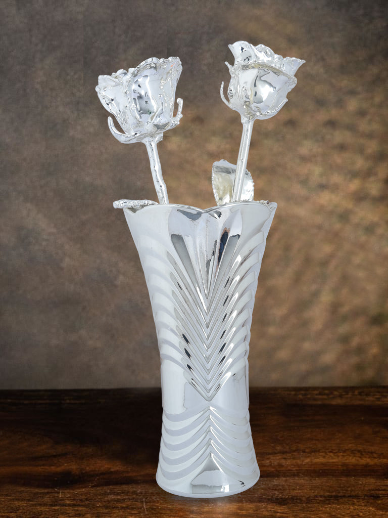 Flower vase with 2 roses